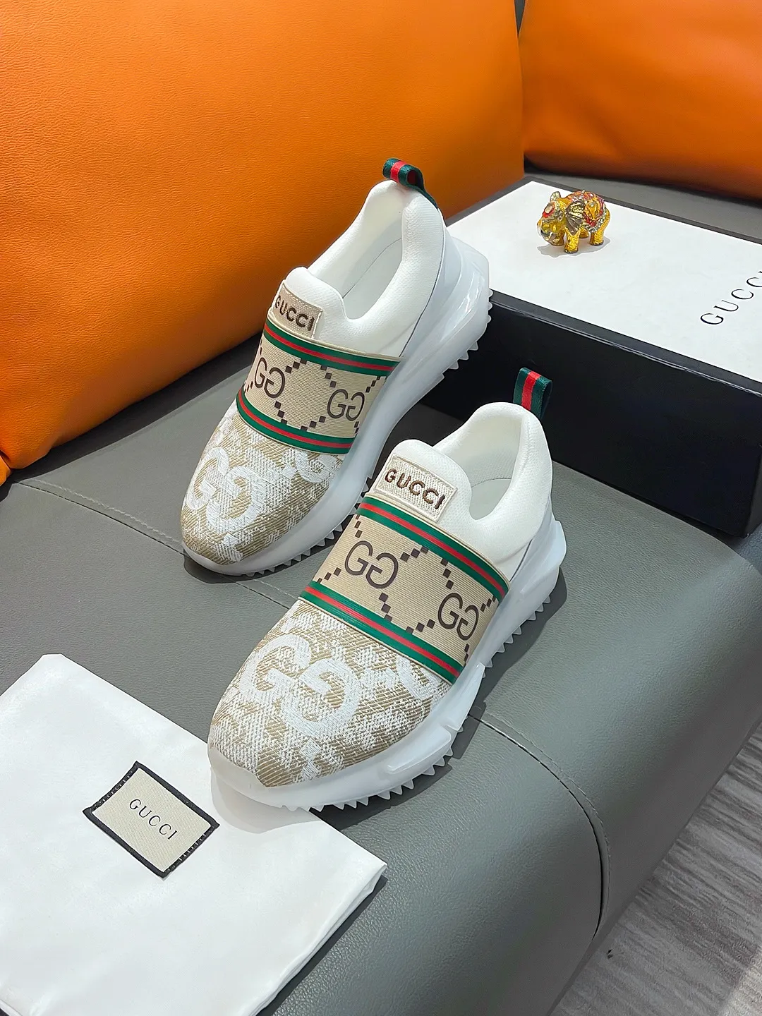 Men's shoes GUCCI "Gucci" P440 Regular size: 38-44 (casual shoes) Product materials: Selected cowhide upper, soft sheepskin feet; original factory special outsole.